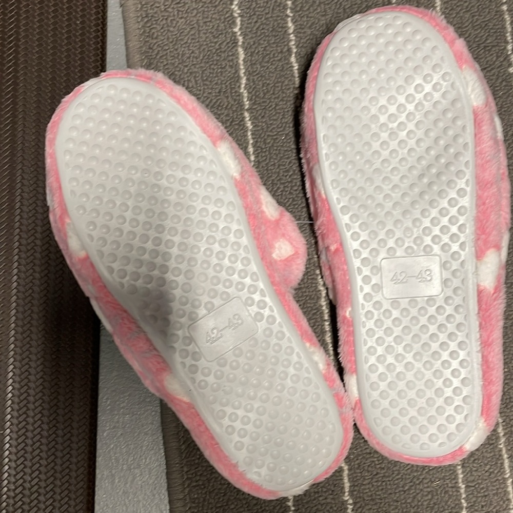Slippers - Picture 2 of 2